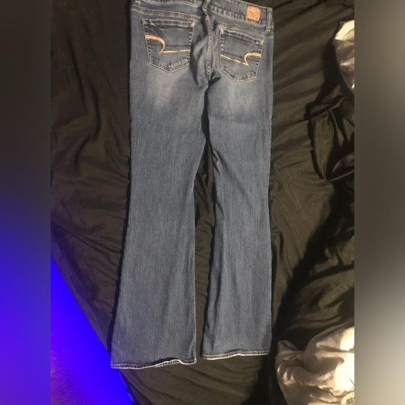 Size 8 American Eagle flare jeans - Picture 2 of 4
